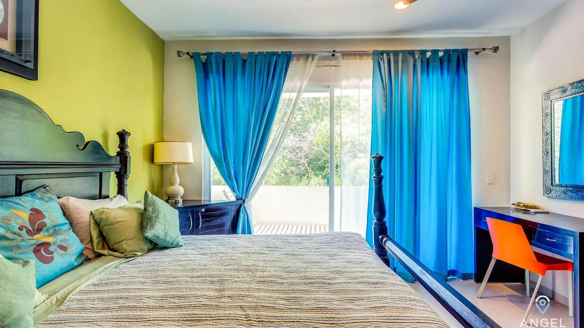 New Tropical Vibe Condo With Roof Pool Beach 3 Blks Playa del Carmen