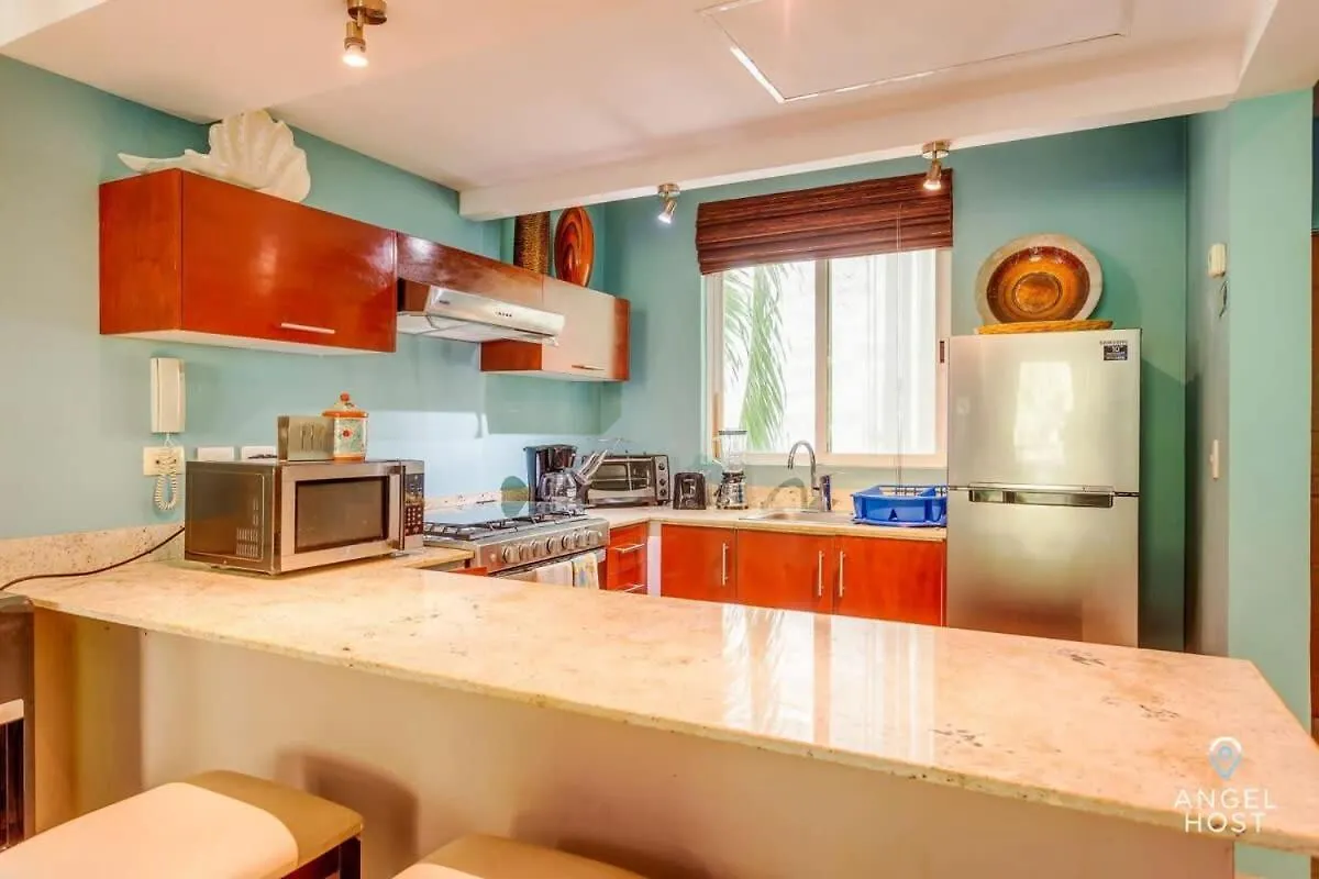 New Tropical Vibe Condo With Roof Pool Beach 3 Blks Playa del Carmen Holiday home